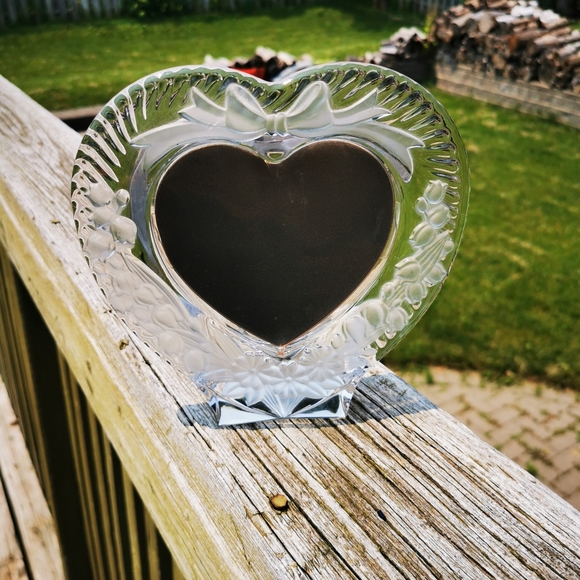 Vintage Studio Nova Crystal Frosted Glass Heart and Bows Picture Frame - Picture 2 of 14